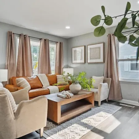 Streamwood Gameroom & Pet Friendly